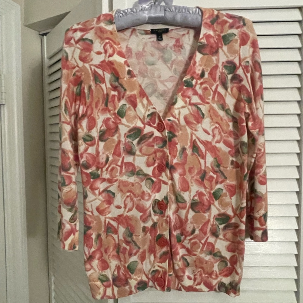 Talbots Woman’s V-neck lightweight sweater Sz Petite. Good condition. Pink-green